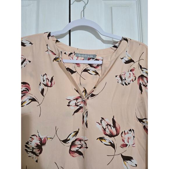 Daniel Rainn Floral Blouse - Picture 2 of 9